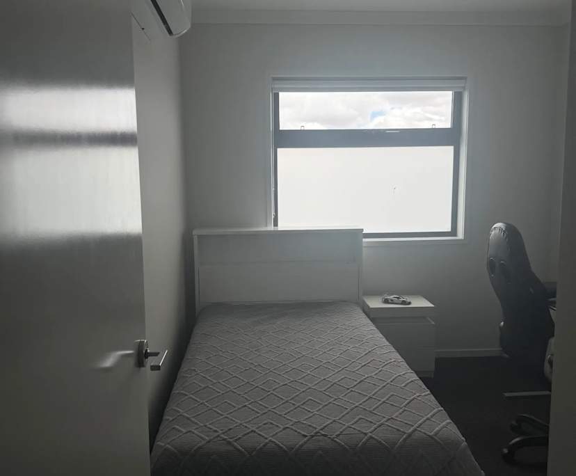 $200, Share-house, 3 bathrooms, Clyde North VIC 3978