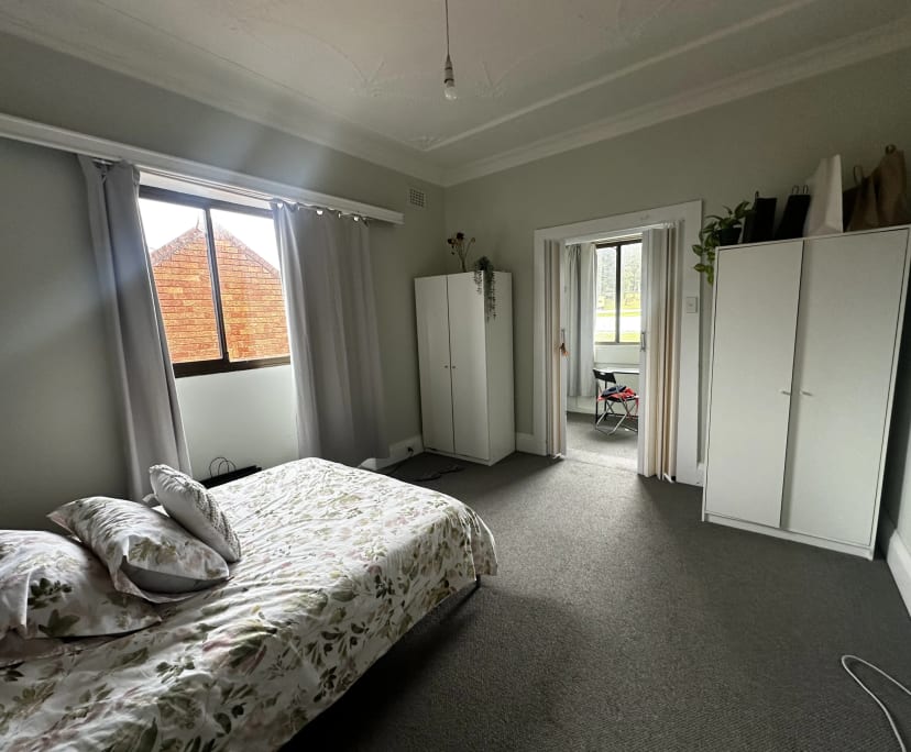 Furnished room in a flatshare
