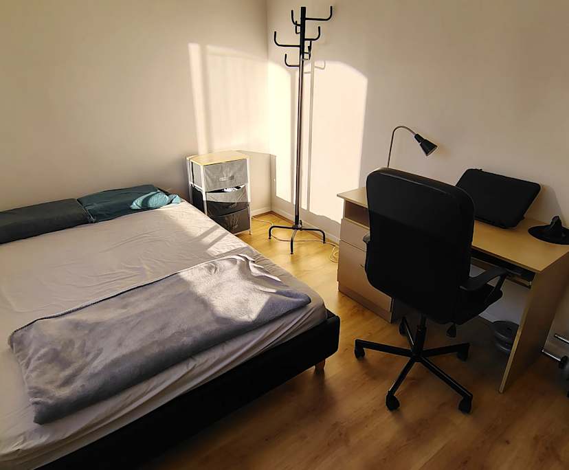 Furnished room in a flatshare
