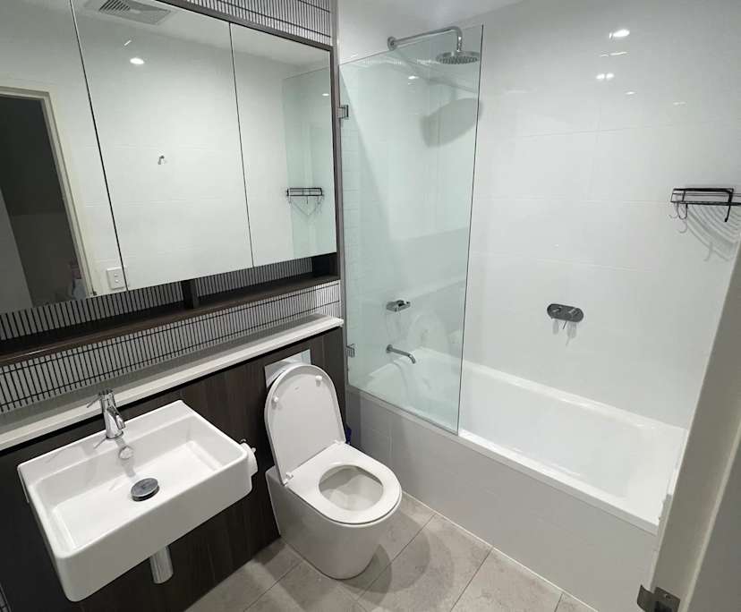 Unfurnished room with own bathroom