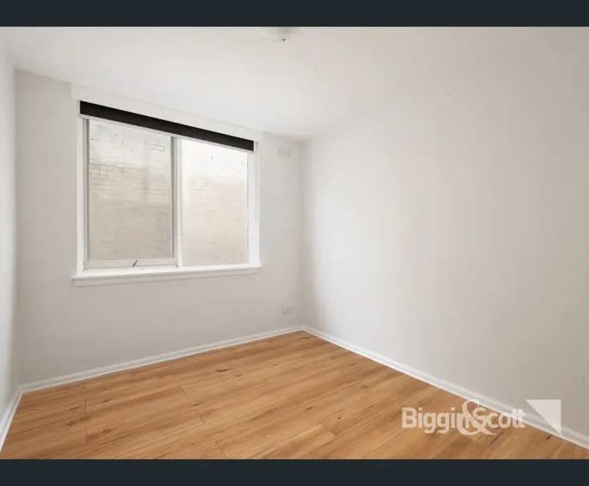 Unfurnished room in a flatshare