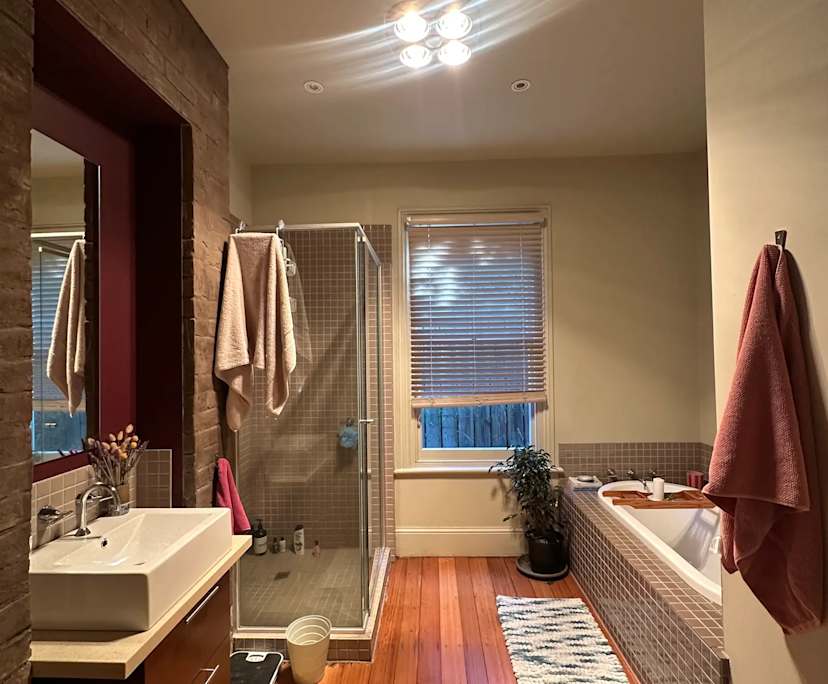 Room in a share house