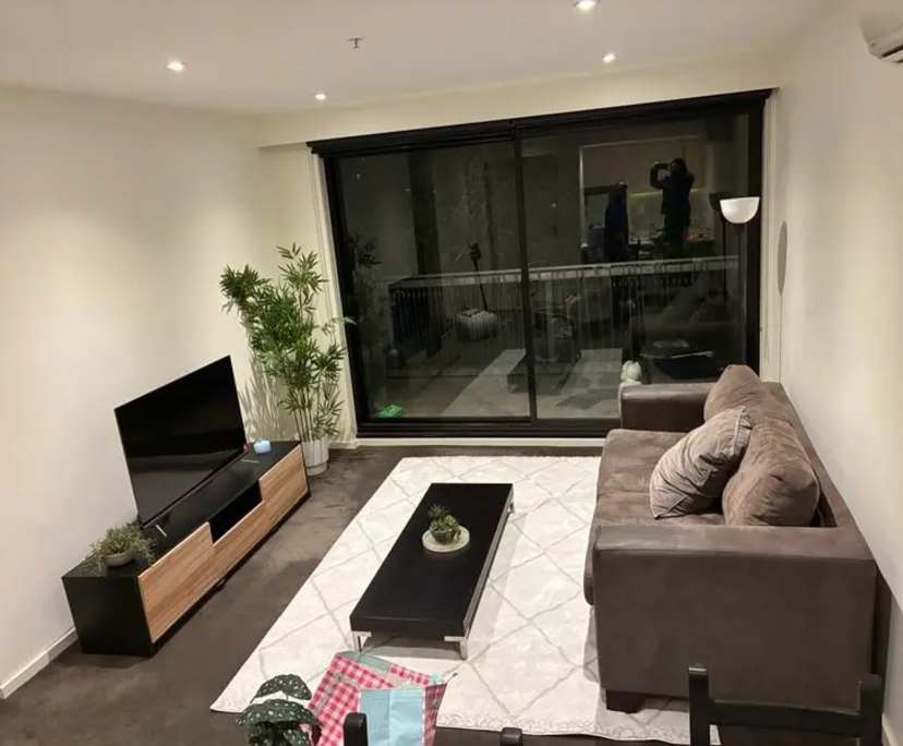 Furnished room with ensuite in a flatshare