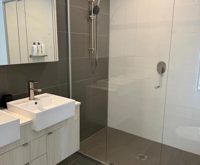 Unfurnished room with ensuite in a flatshare