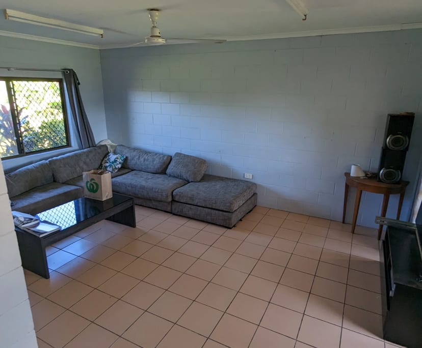 Room for Rent in Bentley Park, Cairns 200, Furnis...