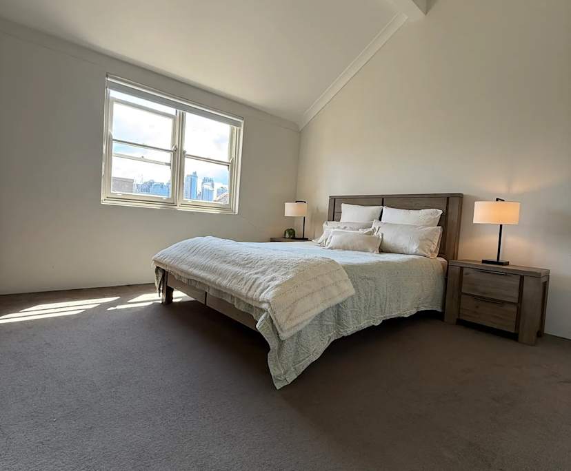 Furnished room in a flatshare