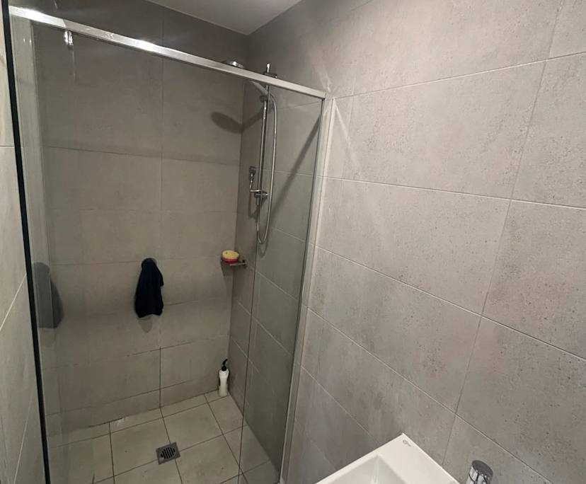 Unfurnished room with ensuite in a flatshare