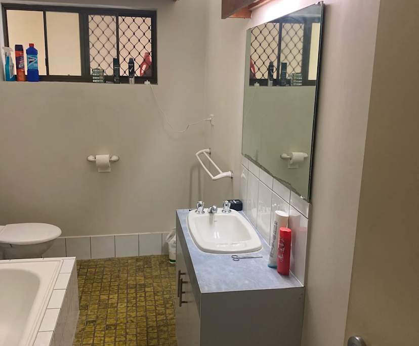 $180, Homestay, 2 bathrooms, Karama NT 0812