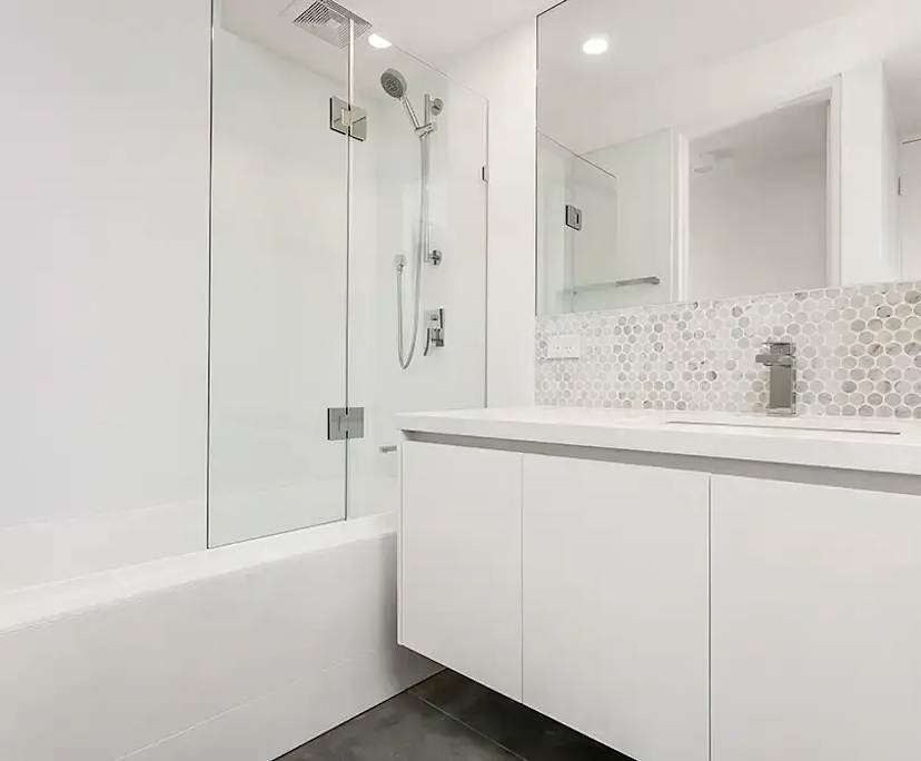 Unfurnished room in a flatshare