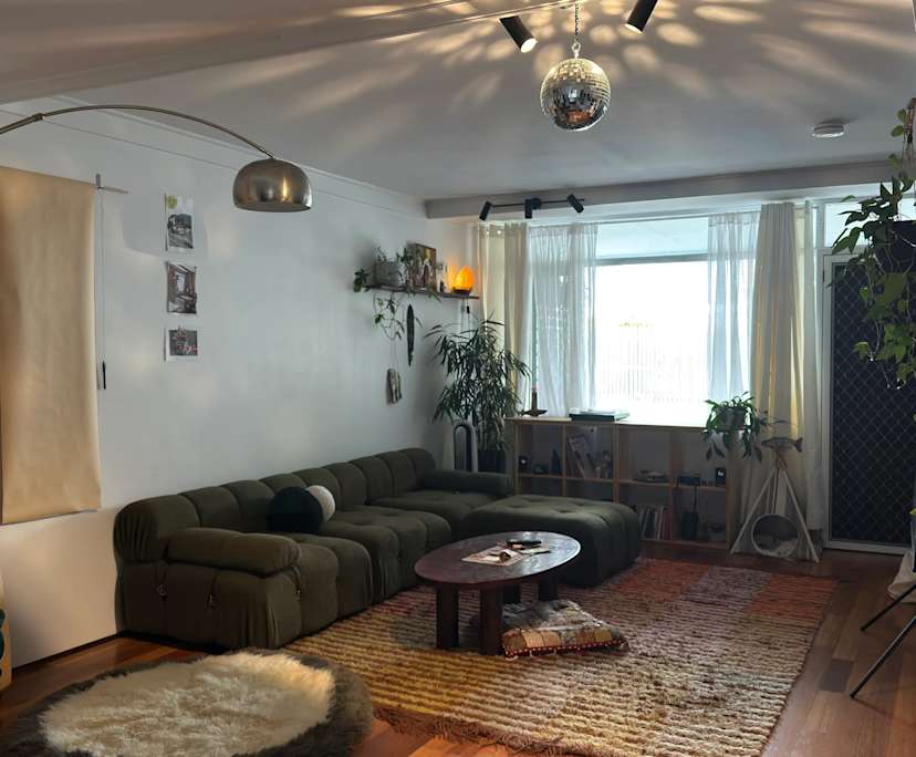 Unfurnished room in a flatshare