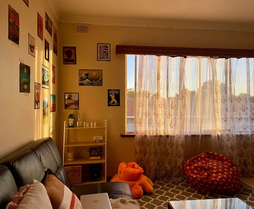 Furnished room in a flatshare