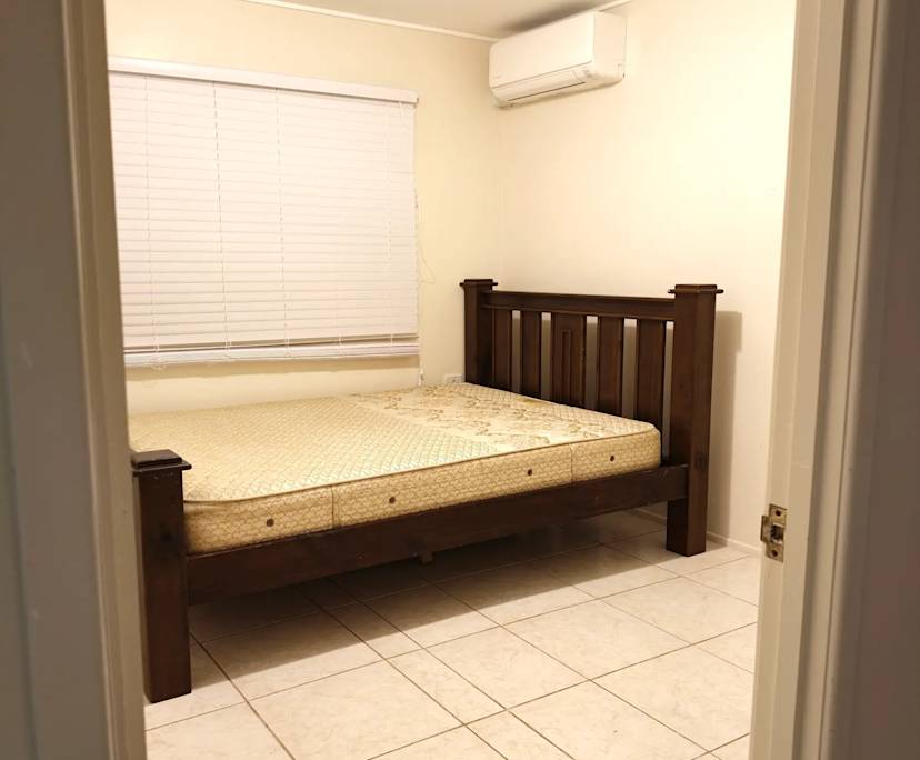 Room in a share house