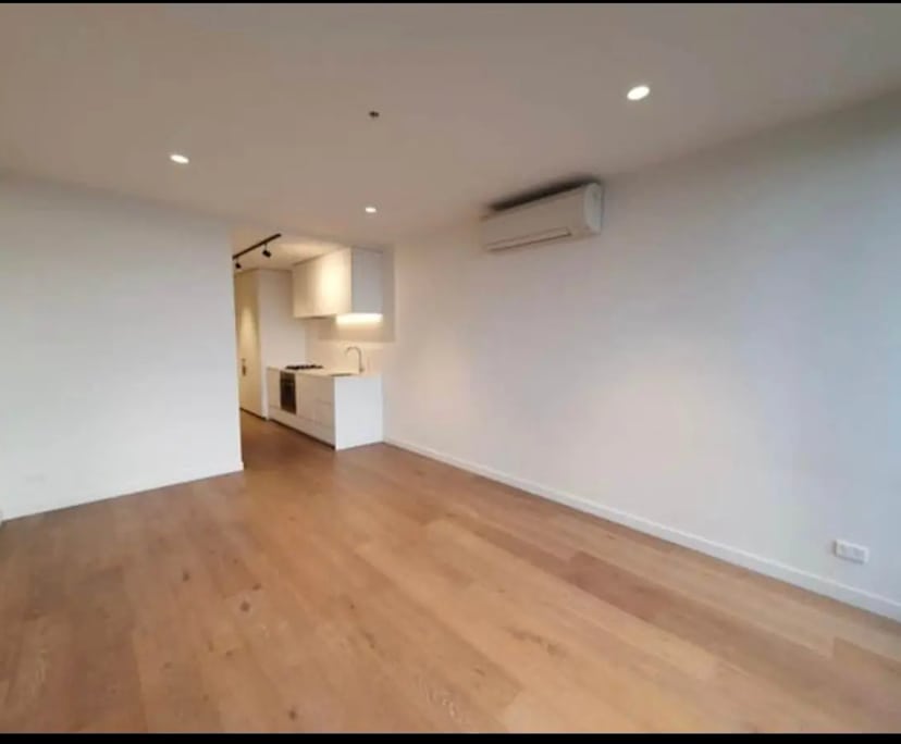 $580, 1-bed, 1 bathroom, West Melbourne VIC 3003