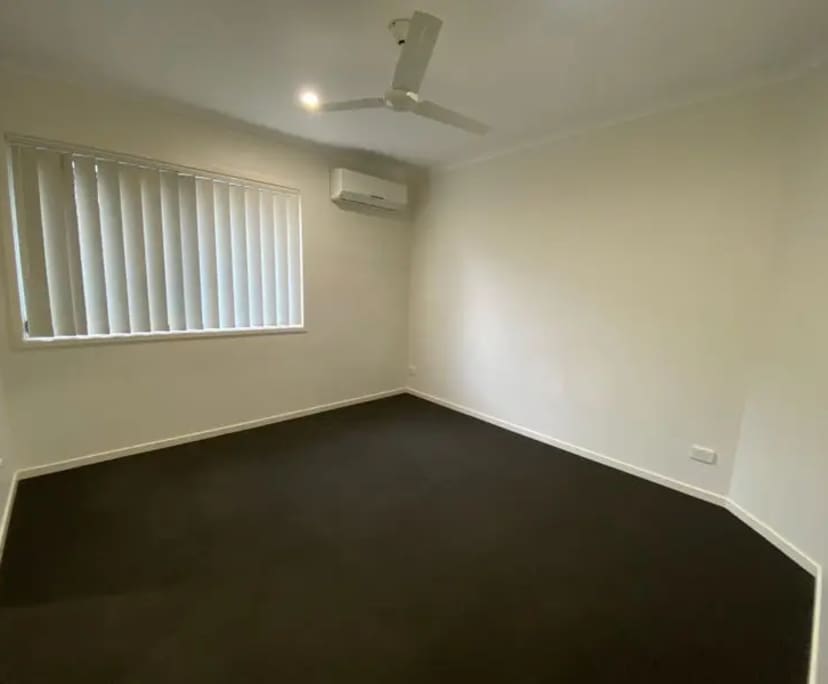 Room in a share house