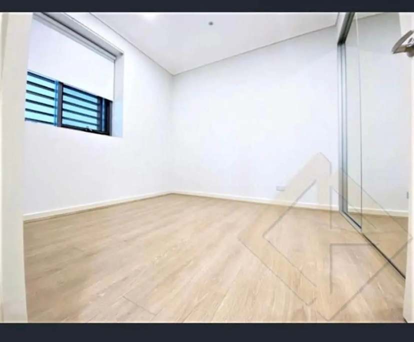 Unfurnished room in a flatshare