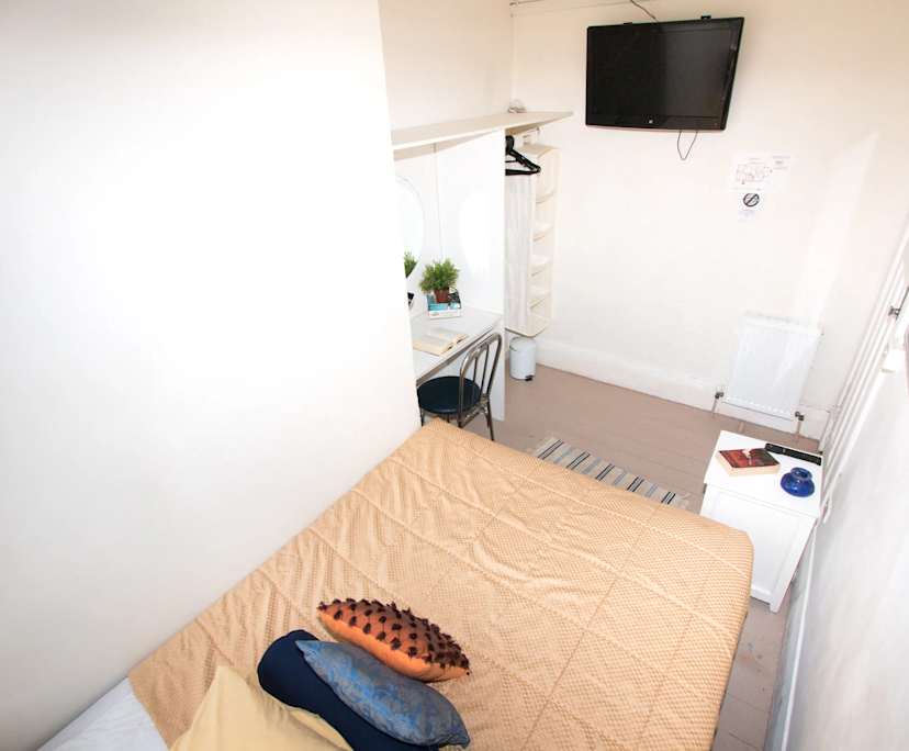 $350, Share-house, 6 bathrooms, Saint Kilda VIC 3182