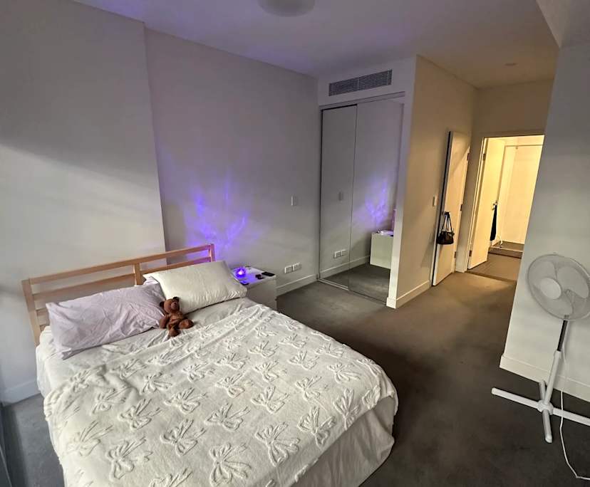 Furnished room with ensuite in a flatshare