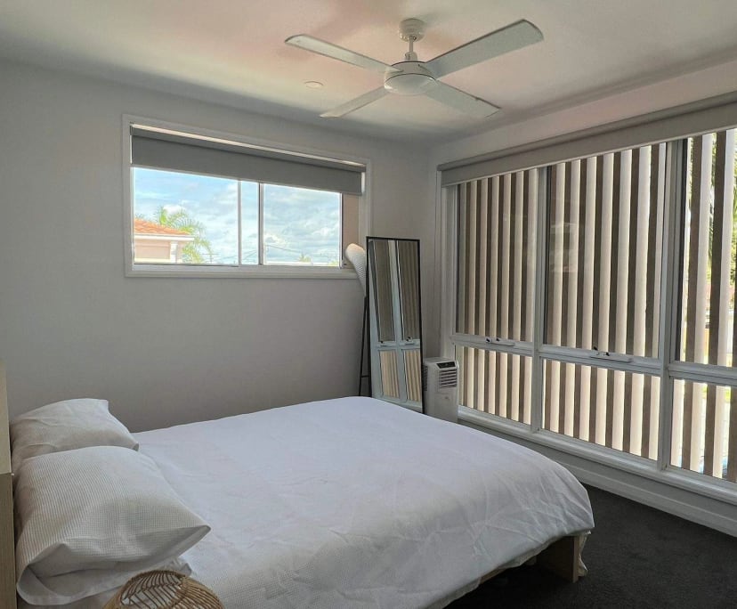 Furnished room in a share house