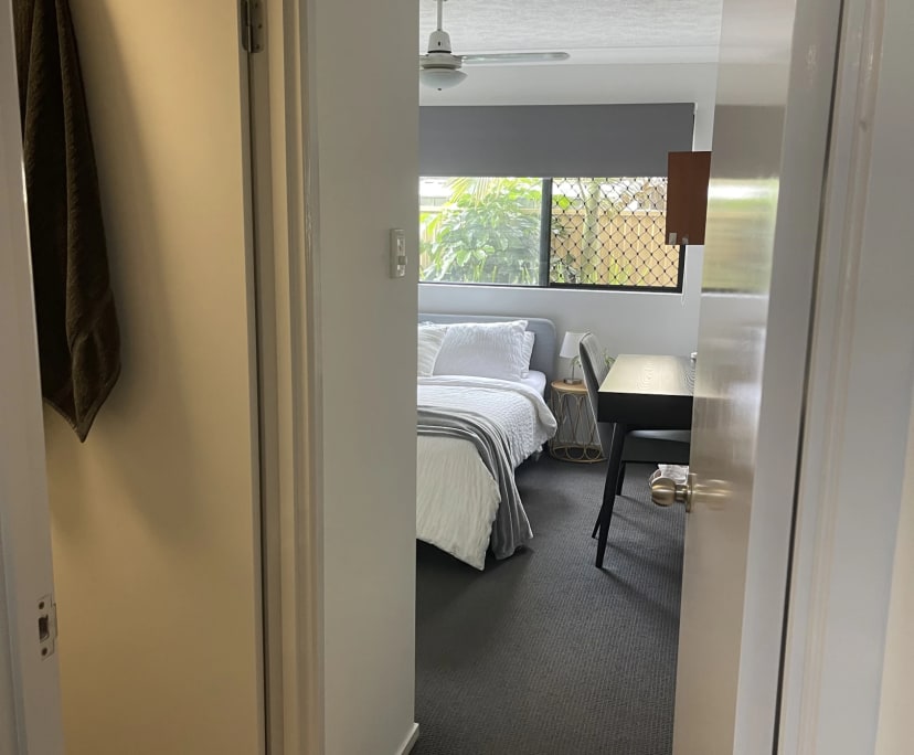 Furnished room with ensuite in a flatshare