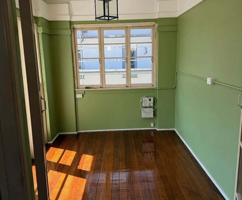 Unfurnished room in a flatshare