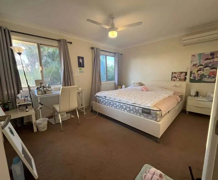 Furnished room in a share house