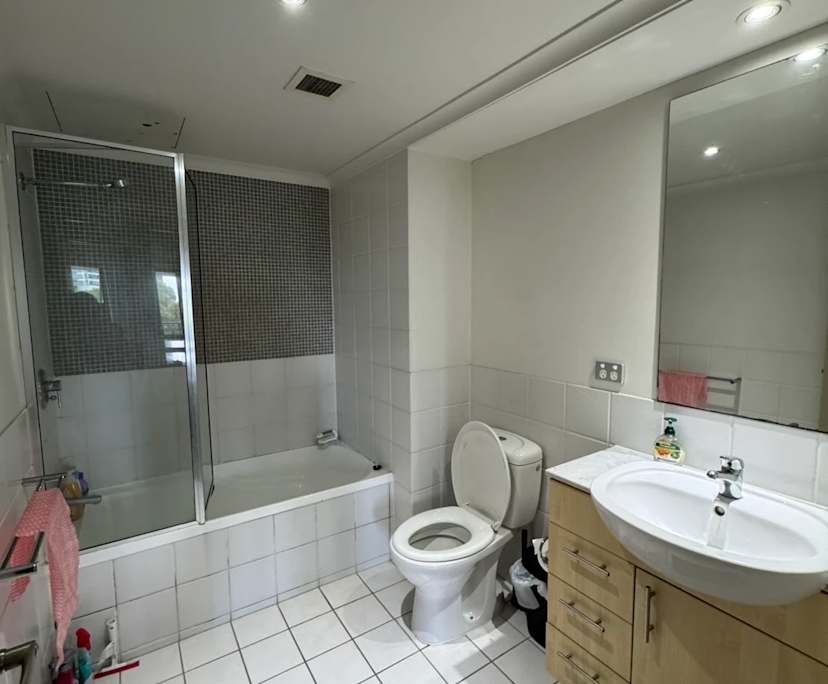 $350, Flatshare, 3 bathrooms, Spring Hill QLD 4000