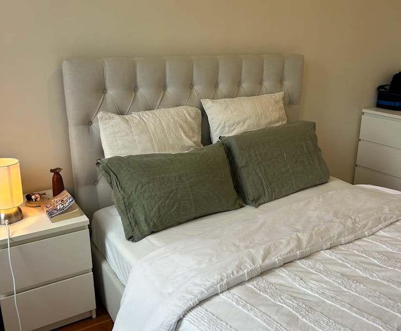 Unfurnished room in a flatshare
