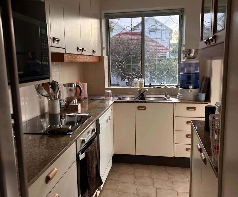 Room in a share house