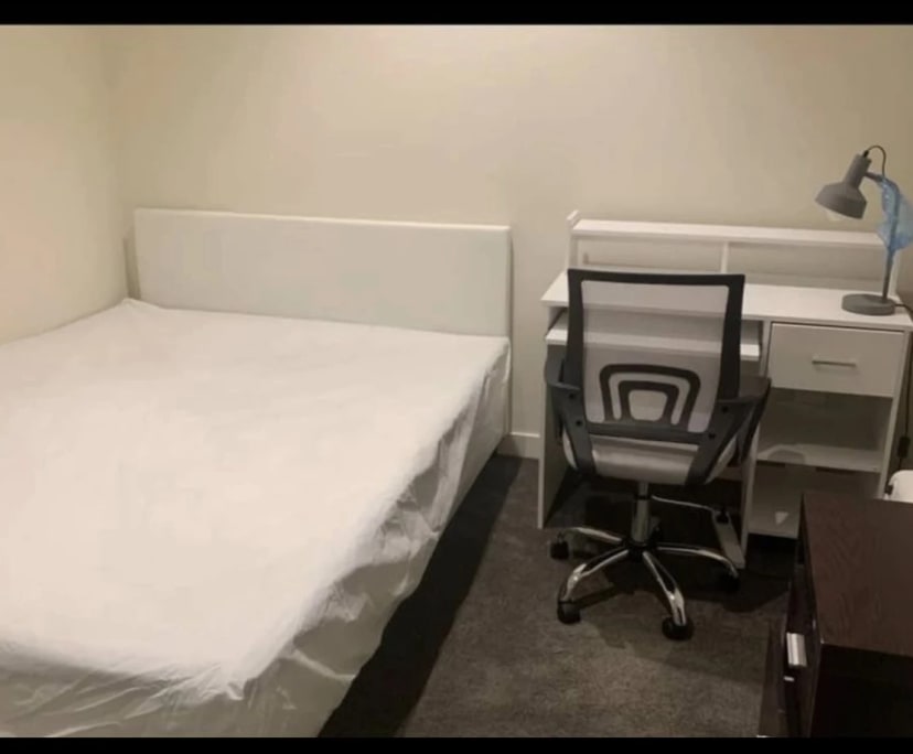 Furnished room in a flatshare