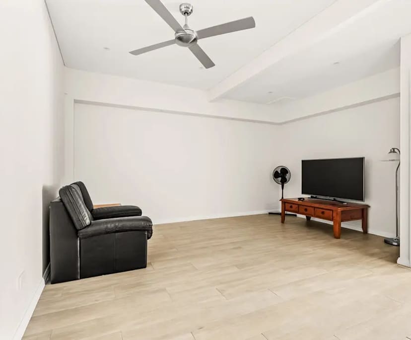 $350, Share-house, 3 bathrooms, Bardon QLD 4065