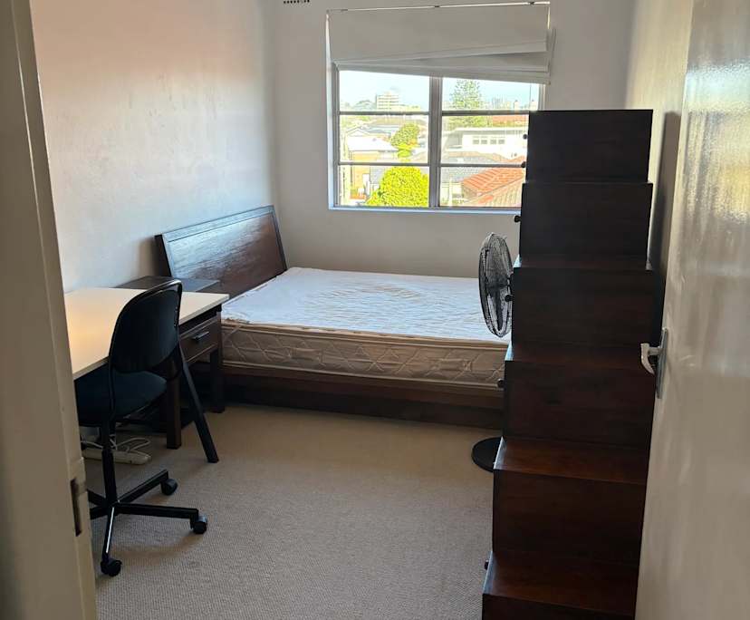 Furnished room in a flatshare