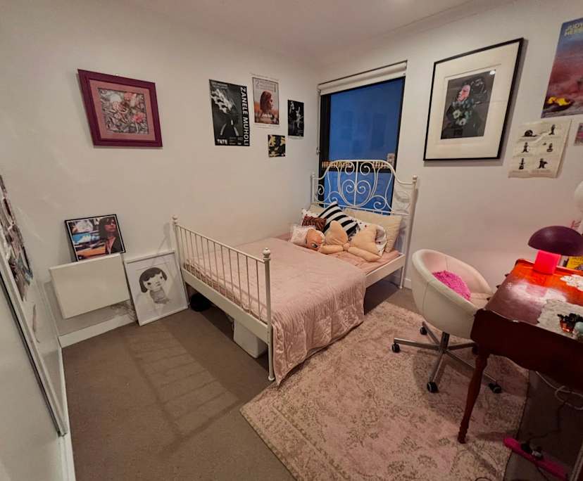 Furnished room in a flatshare