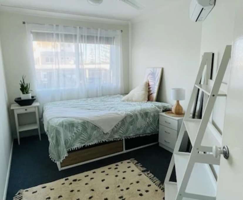 Furnished room with ensuite in a flatshare
