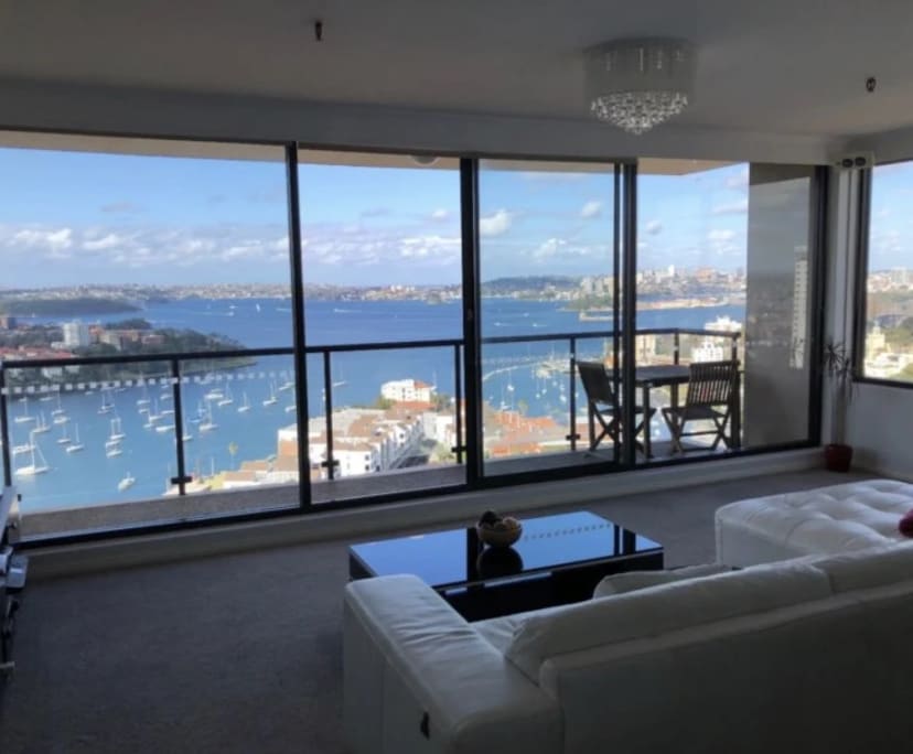 Furnished room in a flatshare