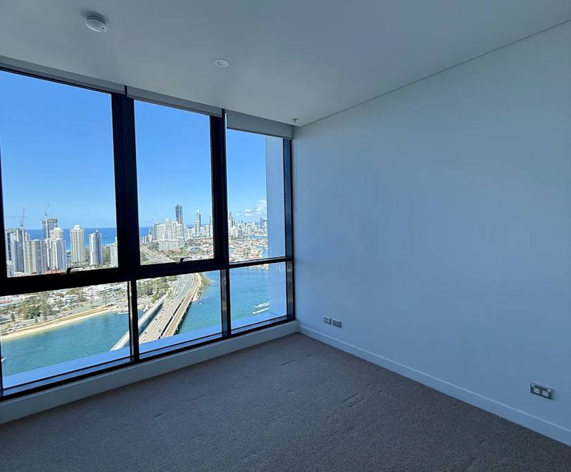 Furnished room with ensuite in a flatshare