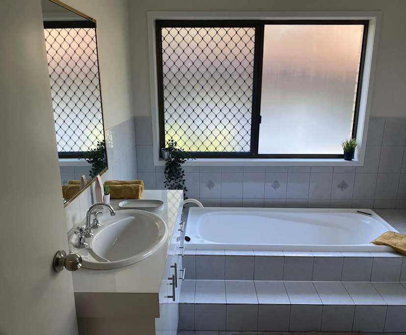 $265, Share-house, 6 bathrooms, Chapel Hill QLD 4069