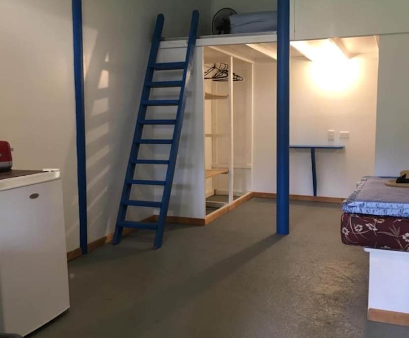 Room in a share house