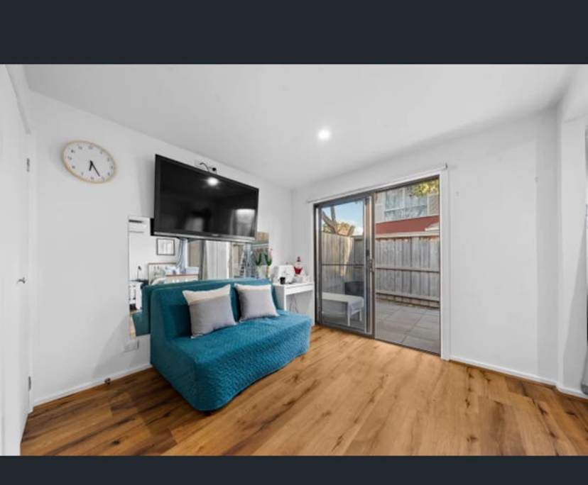 Unfurnished room with ensuite in a flatshare