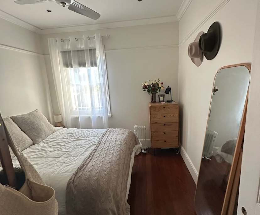 Furnished room in a share house