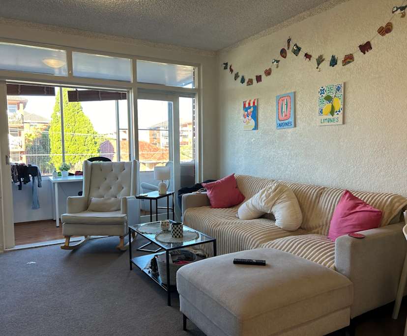 Furnished room in a flatshare