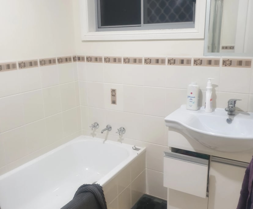 $230, Share-house, 2 bathrooms, Macquarie Fields NSW 2564