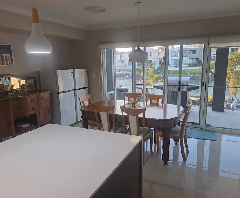 $350, Share-house, 4 bathrooms, Helensvale QLD 4212
