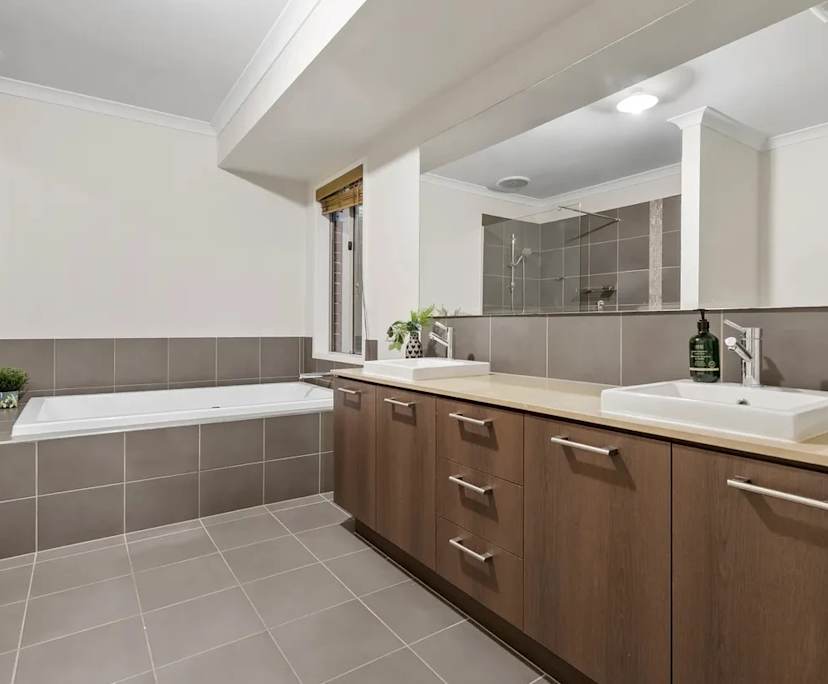 $250, Share-house, 4 bathrooms, Cairnlea VIC 3023