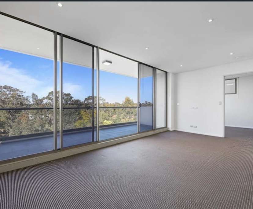 Unfurnished room with own bathroom