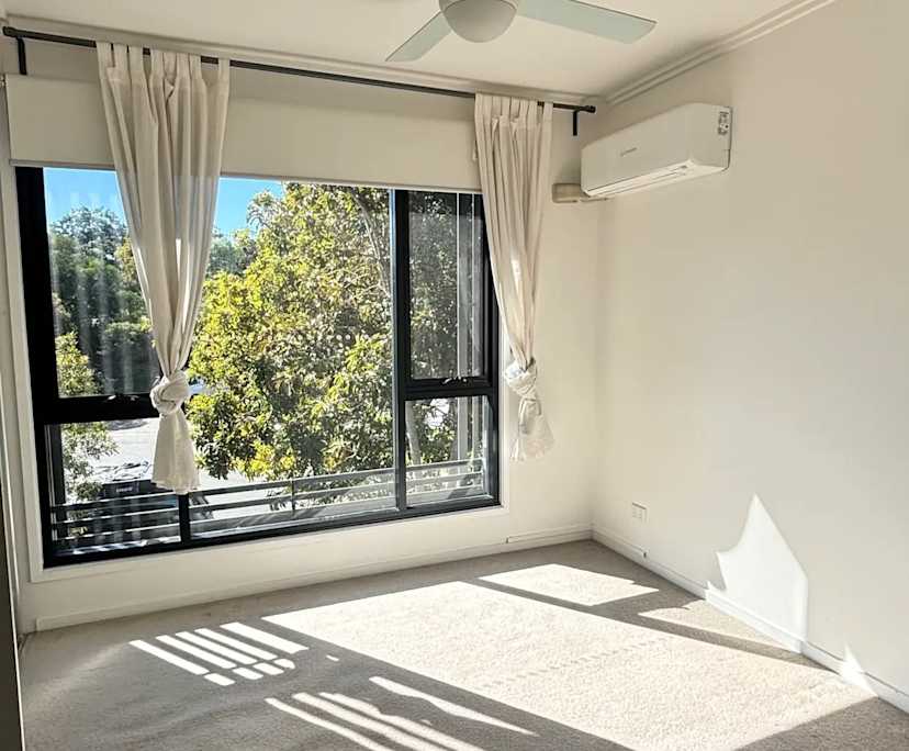 Unfurnished room in a share house