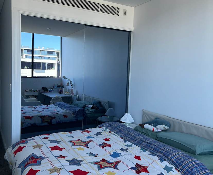 Furnished room with ensuite in a flatshare