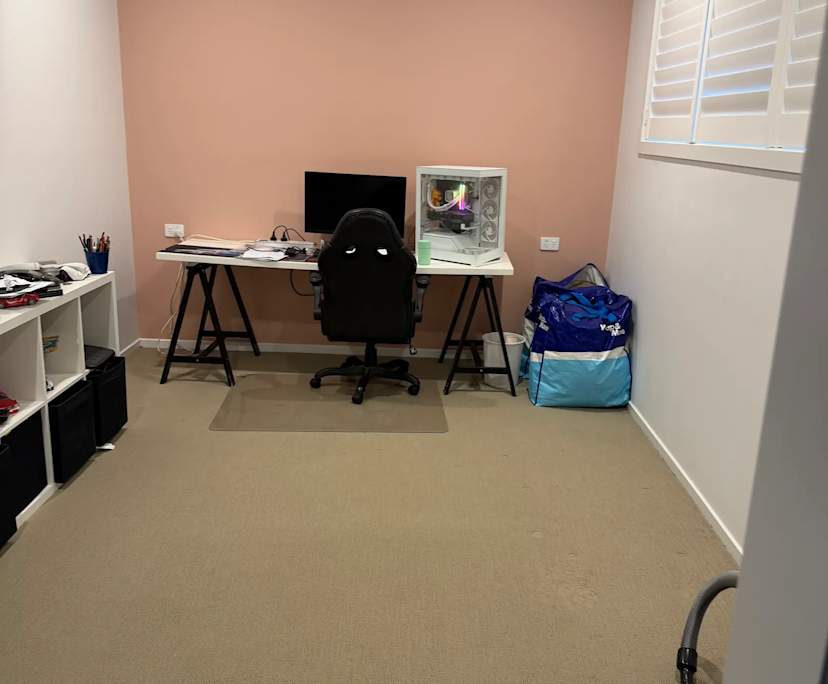 Unfurnished room in a share house