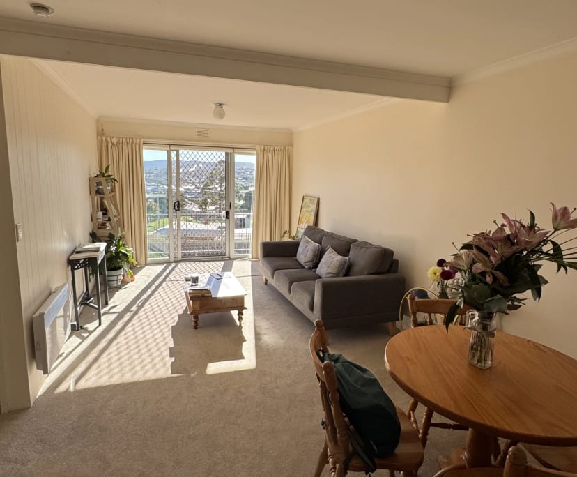 Furnished room in a flatshare