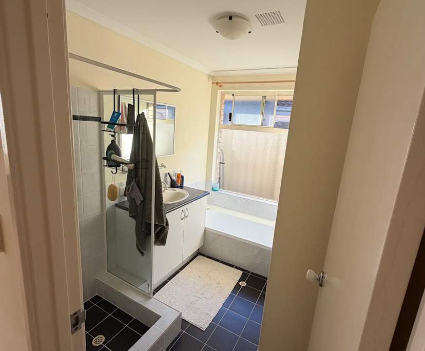 $260, Share-house, 4 bathrooms, Canning Vale WA 6155