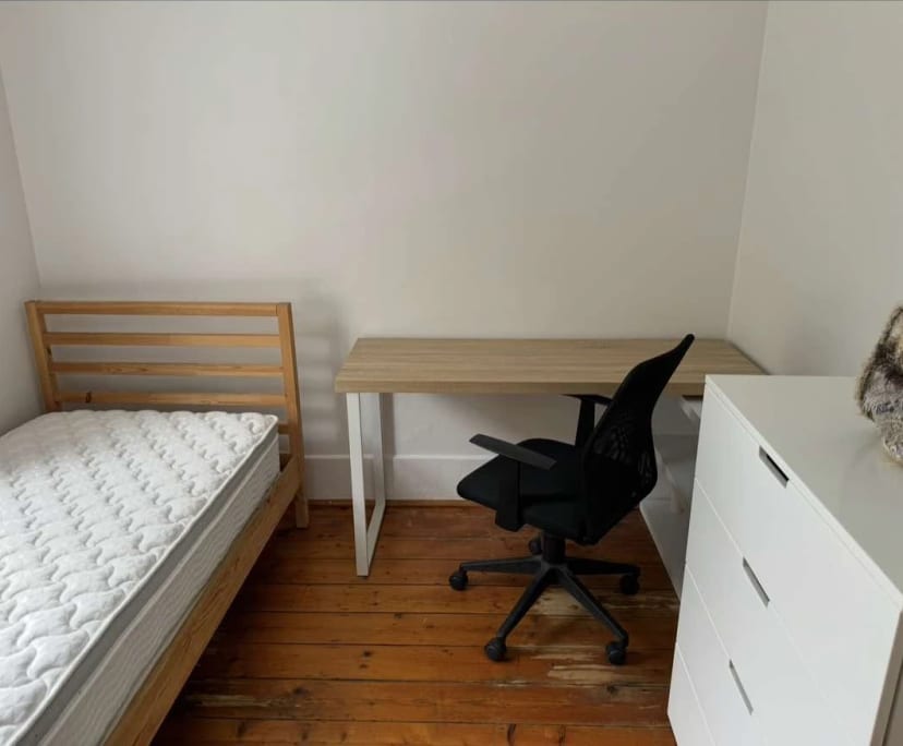 Room in a share house